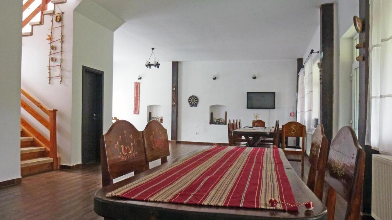 Sura Pietrei Craiului Hotel Zărneşti Kültér fotó
