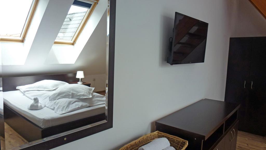 Sura Pietrei Craiului Hotel Zărneşti Kültér fotó